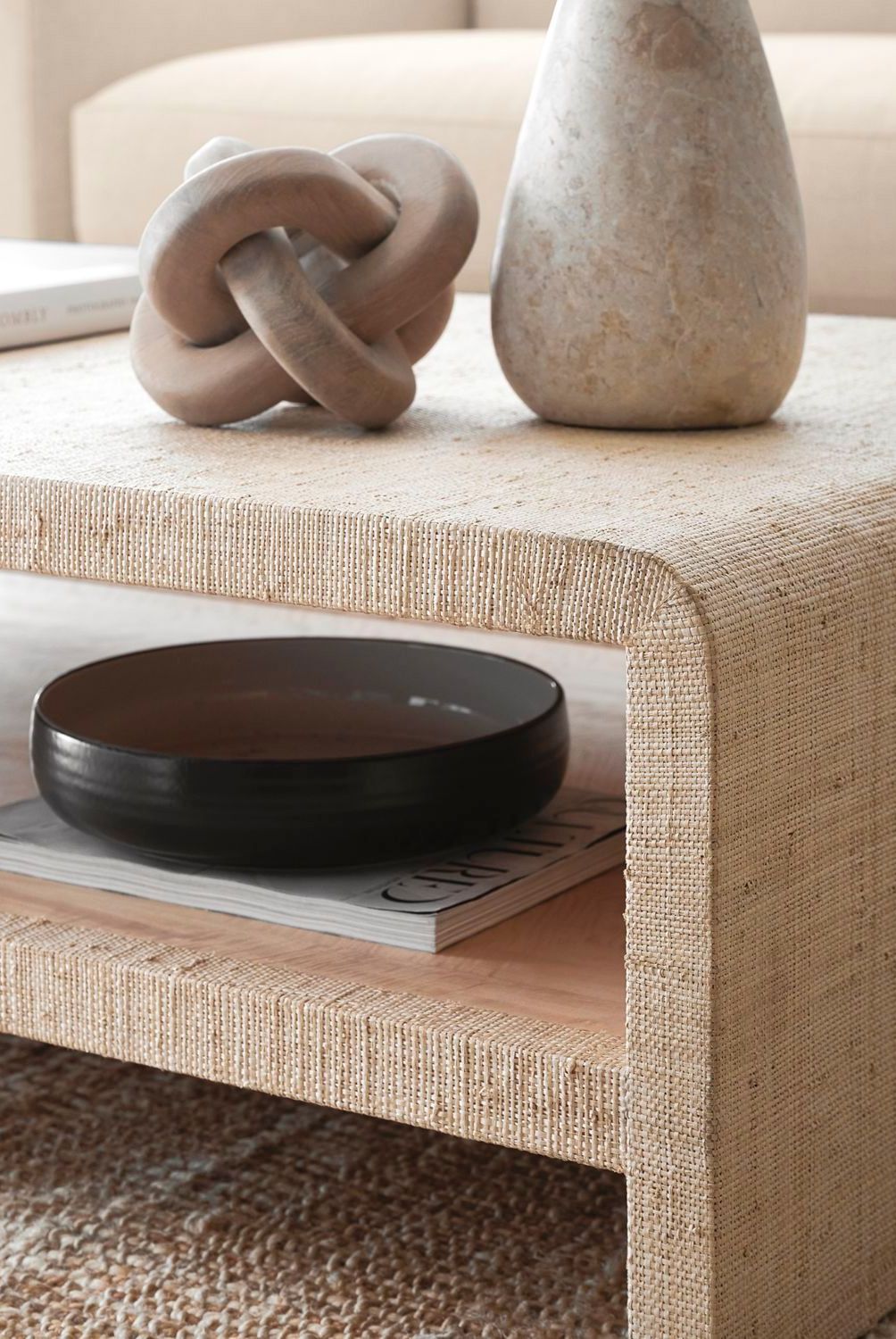 CRATE & BARREL - Jarrón Lilloo en Mármol 23 x 16 cm