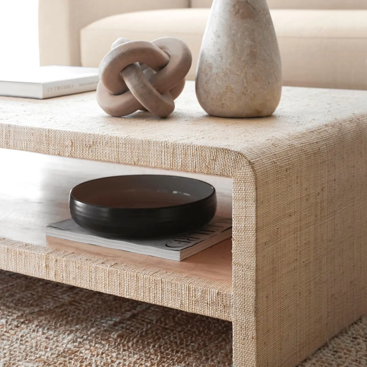 CRATE & BARREL - Jarrón Lilloo en Mármol 23 x 16 cm