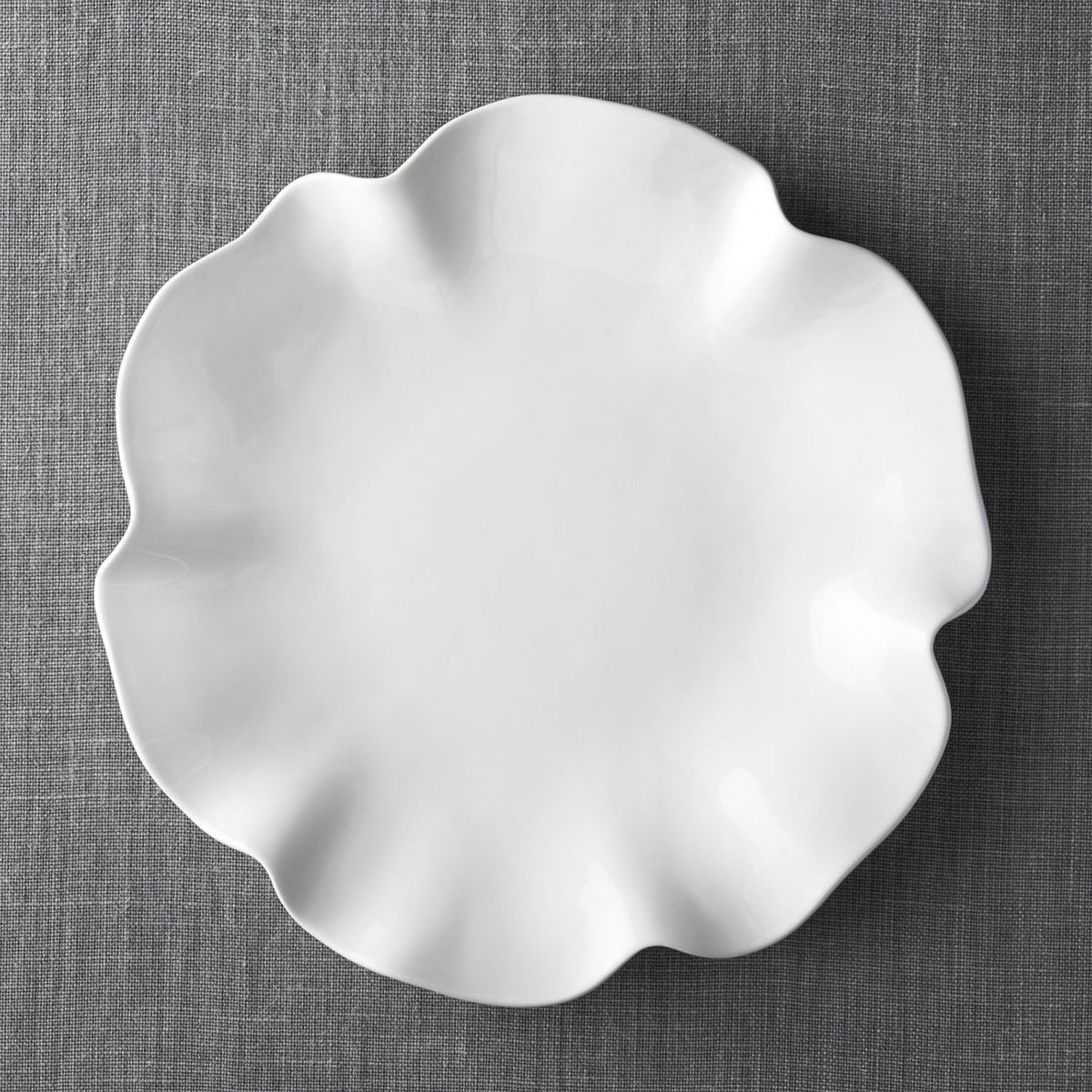 CRATE & BARREL - Bandeja Ruffle en Loza 41 cm