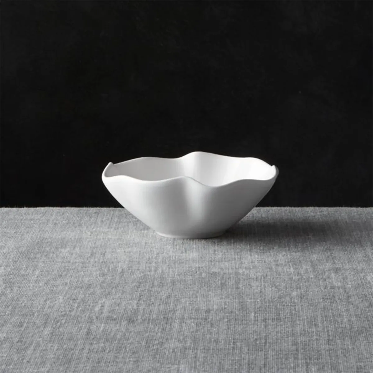 CRATE & BARREL - Bowl para Salsa Ruffle en Loza 14 cm