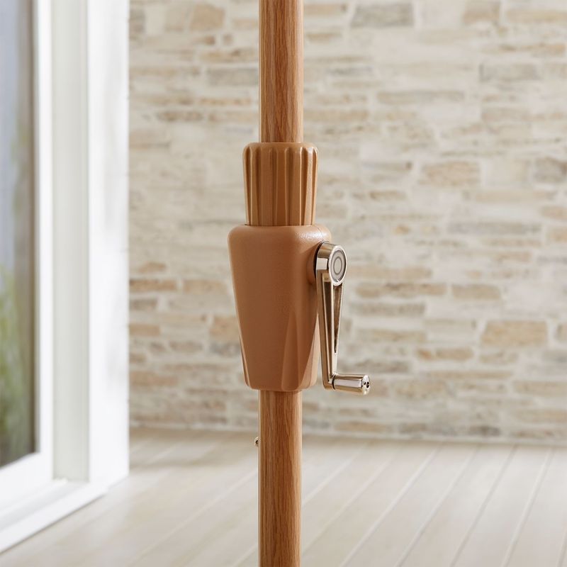 CRATE & BARREL - Soporte para sombrilla beige de exterior (No incluye toldo)