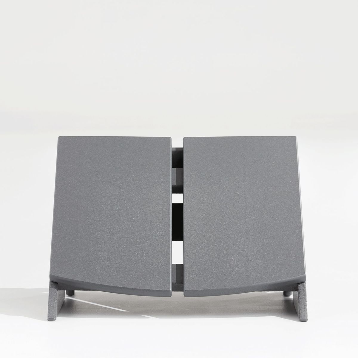 CRATE & BARREL - Posa Pies Adirondack gris 81x71 cm