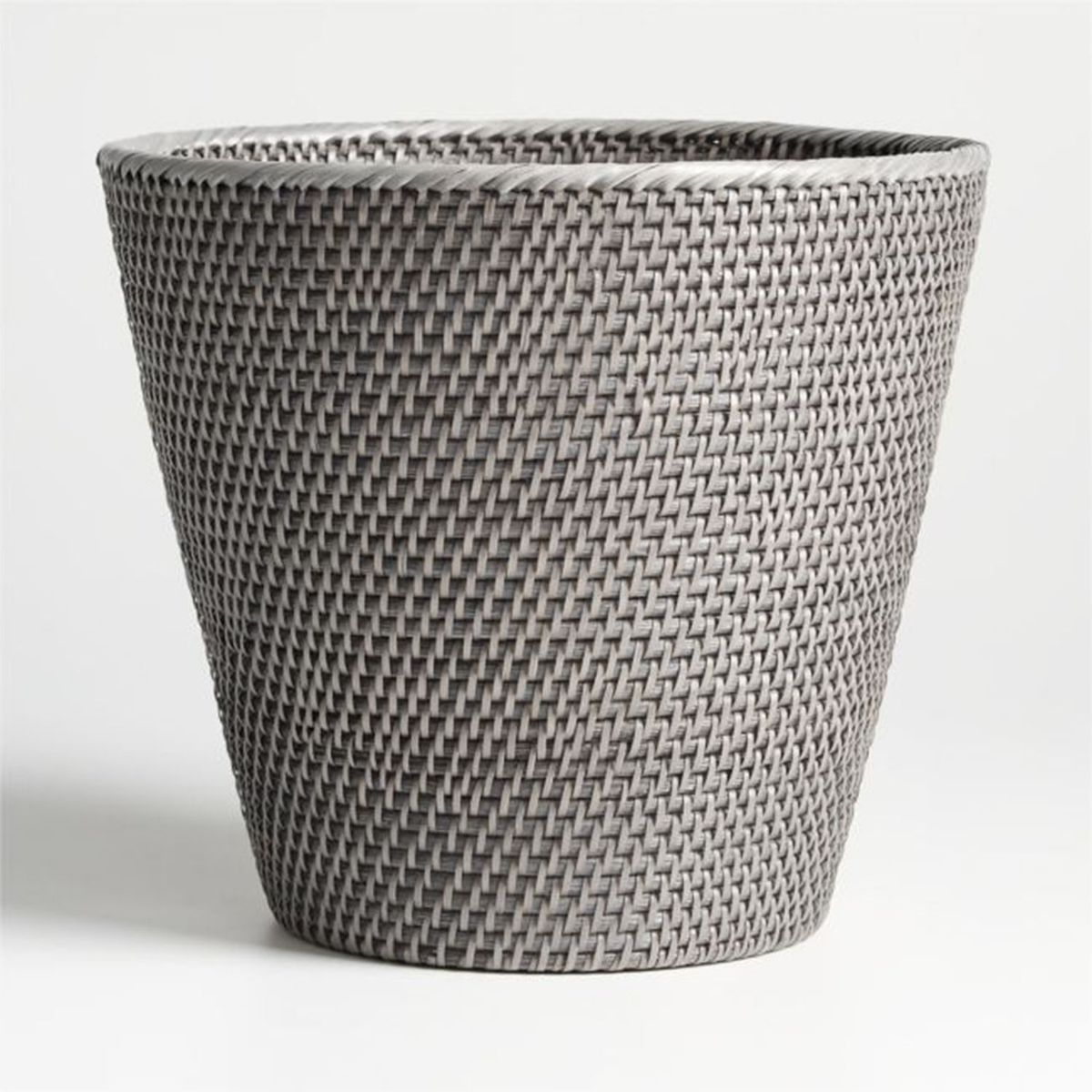 CRATE & BARREL - Papelera Sedona Gris en Ratán 25 x 28 cm
