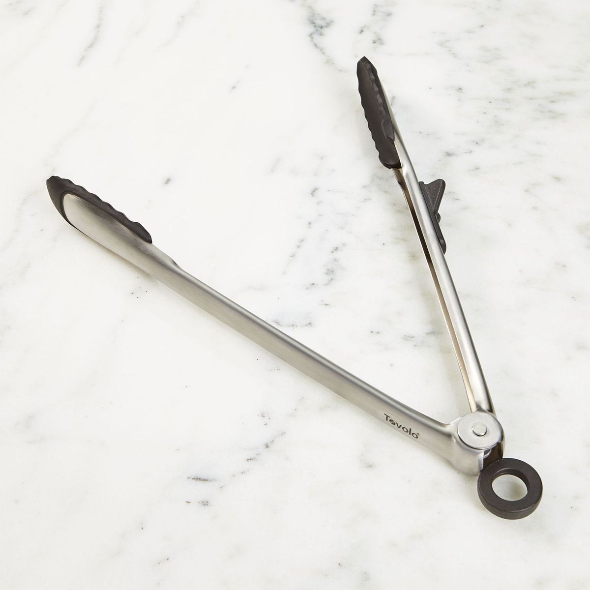 CRATE & BARREL - Pinzas con Punta de Silicona Negra Tovolo