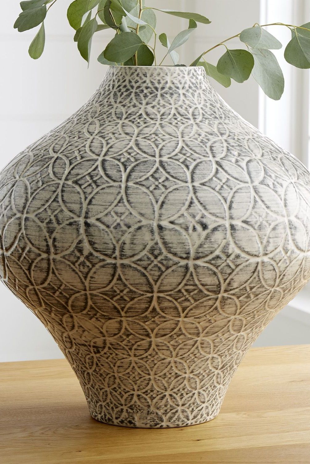 CRATE & BARREL - Jarrón Geo en Cerámica 34 cm x 35 cm 