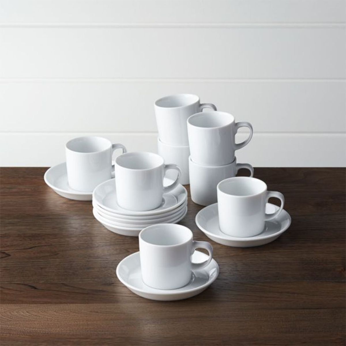 CRATE & BARREL - Taza con plato Verge en Porcelana