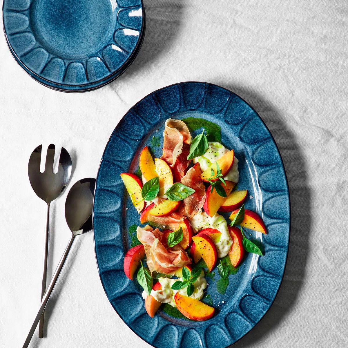 CRATE & BARREL - Plato de entrada Cove en Gres 21 cm x 2 cm