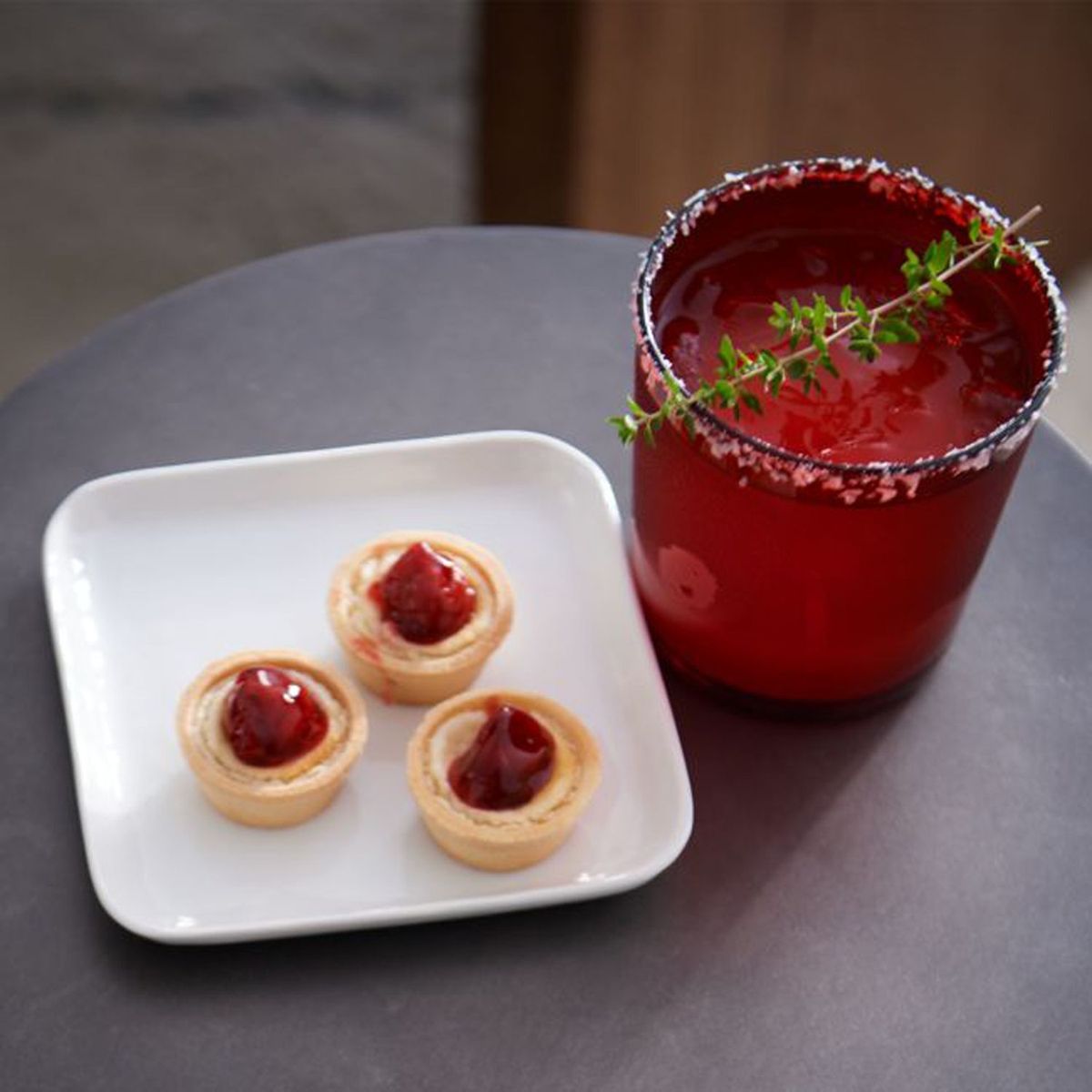 CRATE & BARREL - Plato de aperitivo Mercer en Porcelana 13 cm x 1 cm