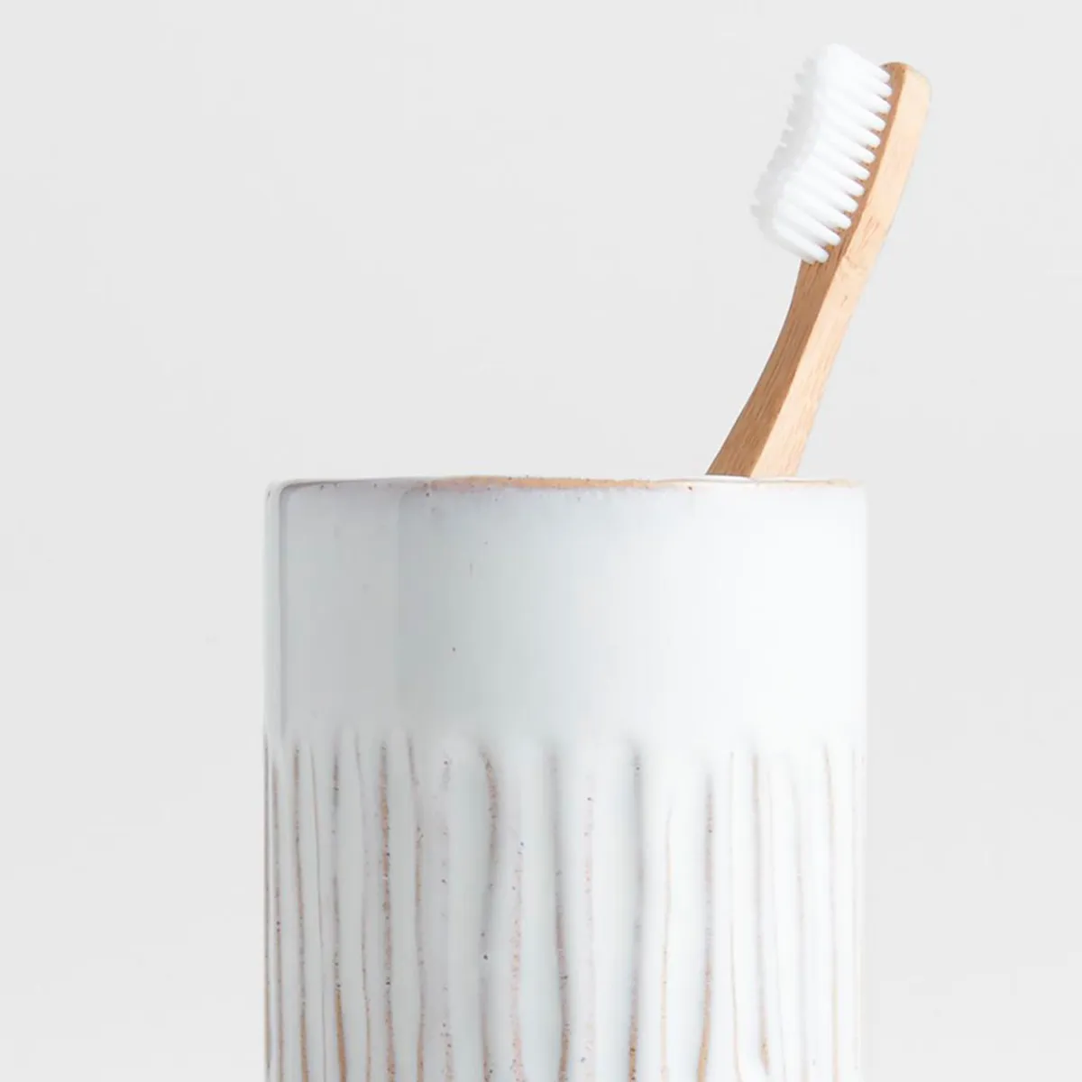 CRATE & BARREL - Contenedor de Cerámica Marah Blanco 7.6 x 7.6 cm