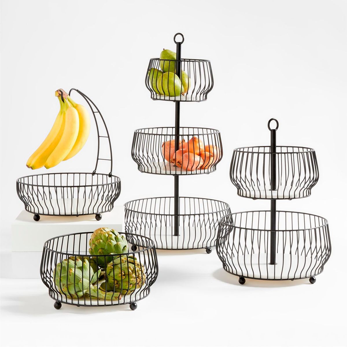 CRATE & BARREL - Frutero Cora Negro con Soporte para Banana 32 x 37 cm