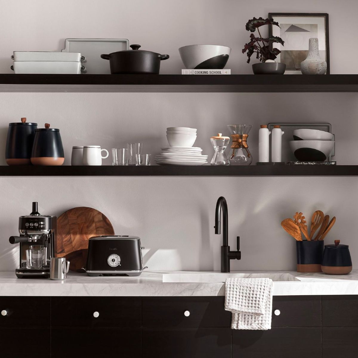 CRATE & BARREL - Contenedor Thero en Cerámica hermético 