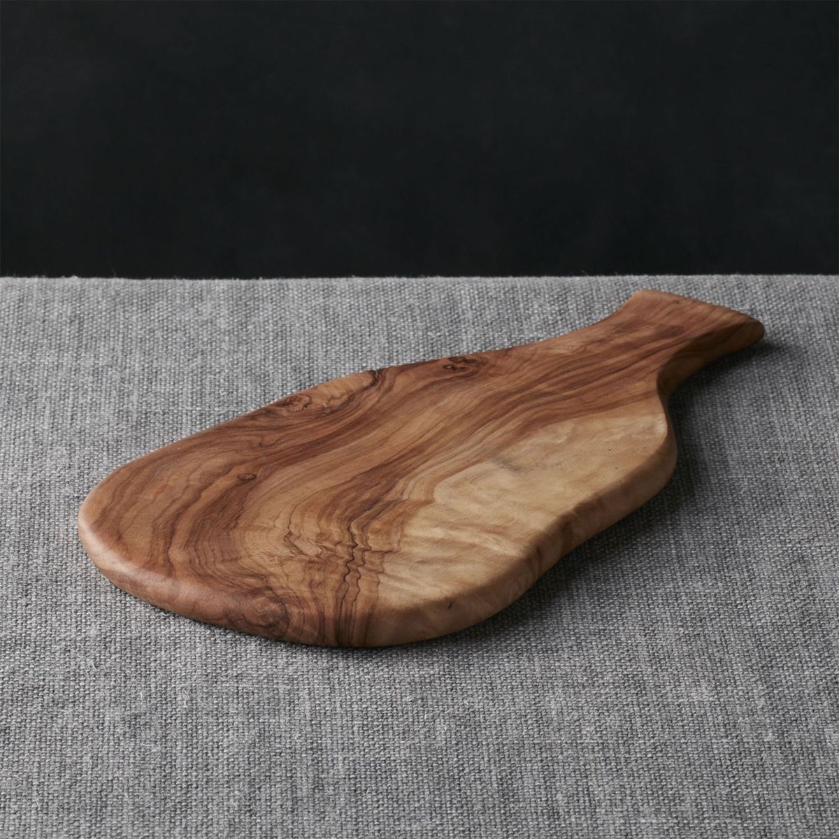 CRATE & BARREL - Tabla de Quesos de Madera de Olivo