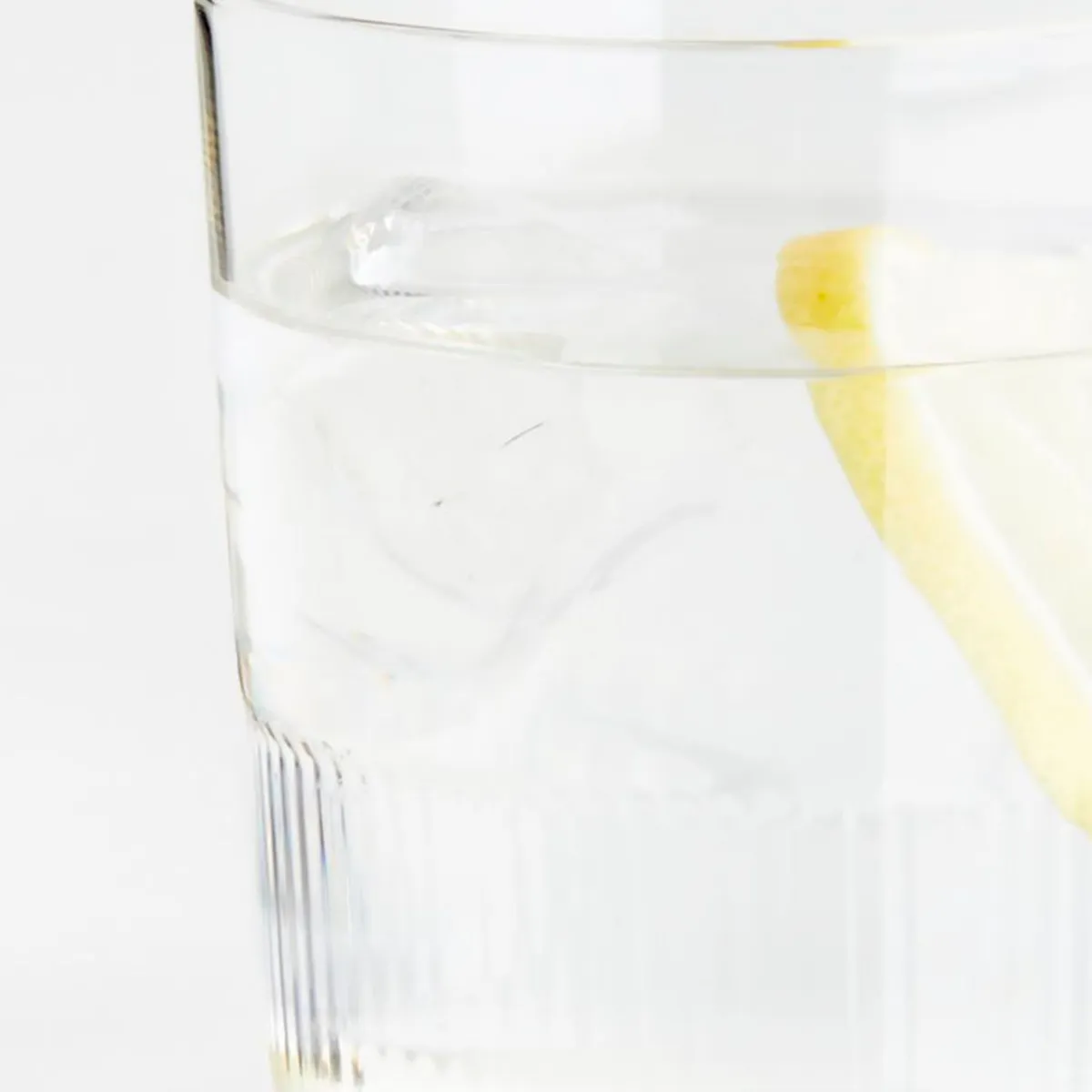 CRATE & BARREL - Vaso alto Mid-Ridged de Vidrio  12 oz