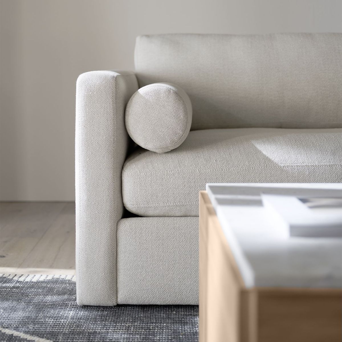 CRATE & BARREL - SOFÁ ARIS PROFUNDO 224CM