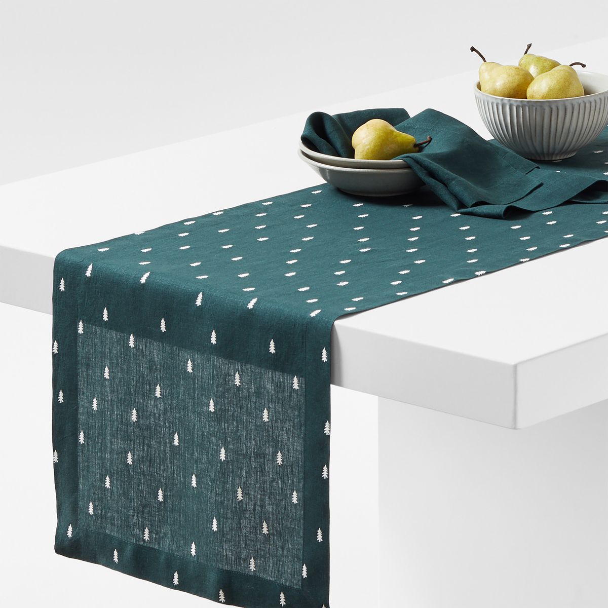 CRATE & BARREL - Camino de mesa Green Trees