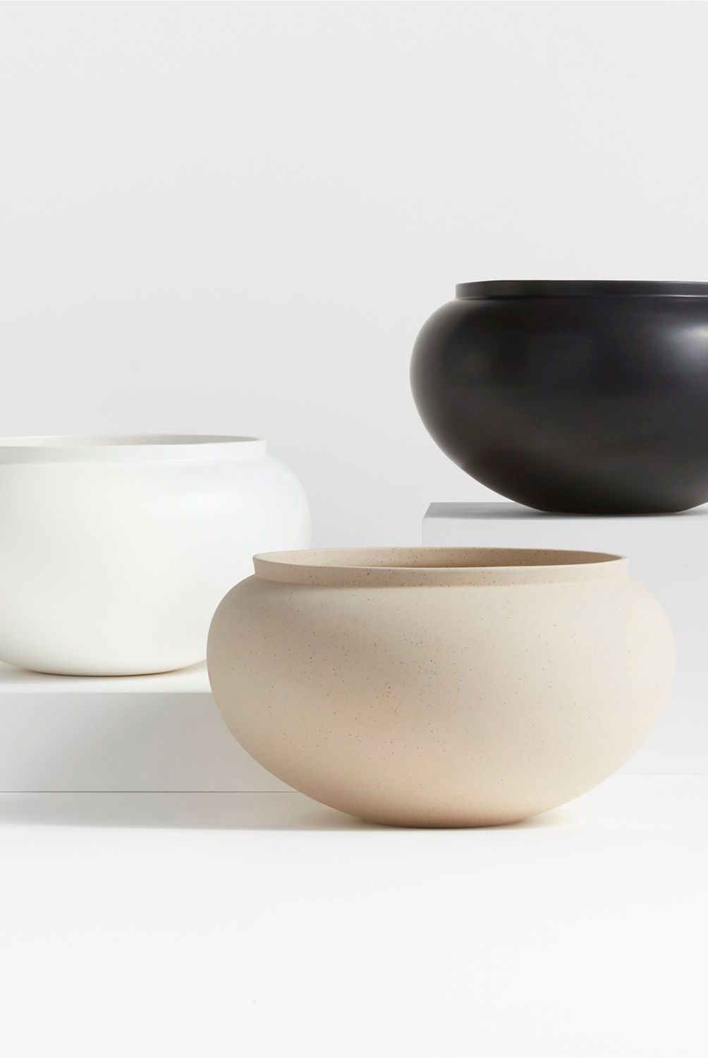 CRATE & BARREL - Adorno Jimena Arcilla 18 x 34 cm 