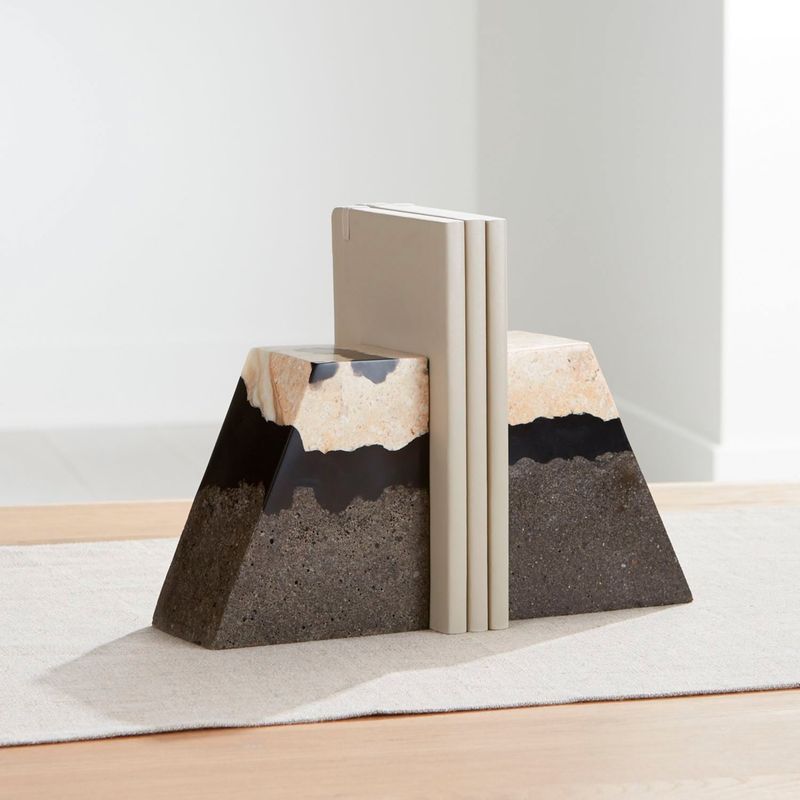 CRATE & BARREL - Figura decorativa Lava Resin en Piedra 14 cm x 12 cm 
