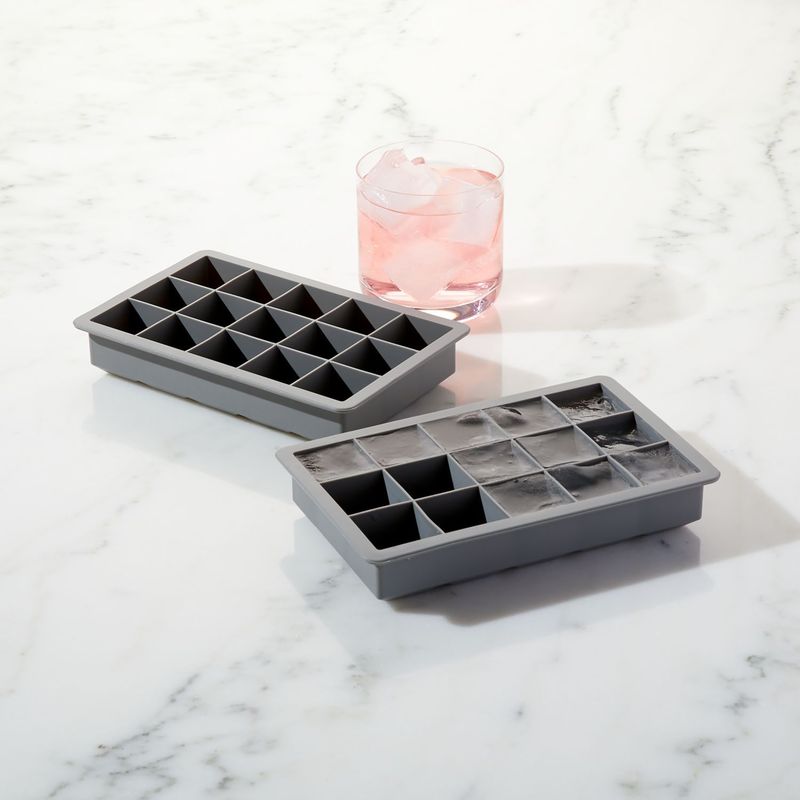 CRATE & BARREL - Molde de Hielo en Silicona Gris Set x 2