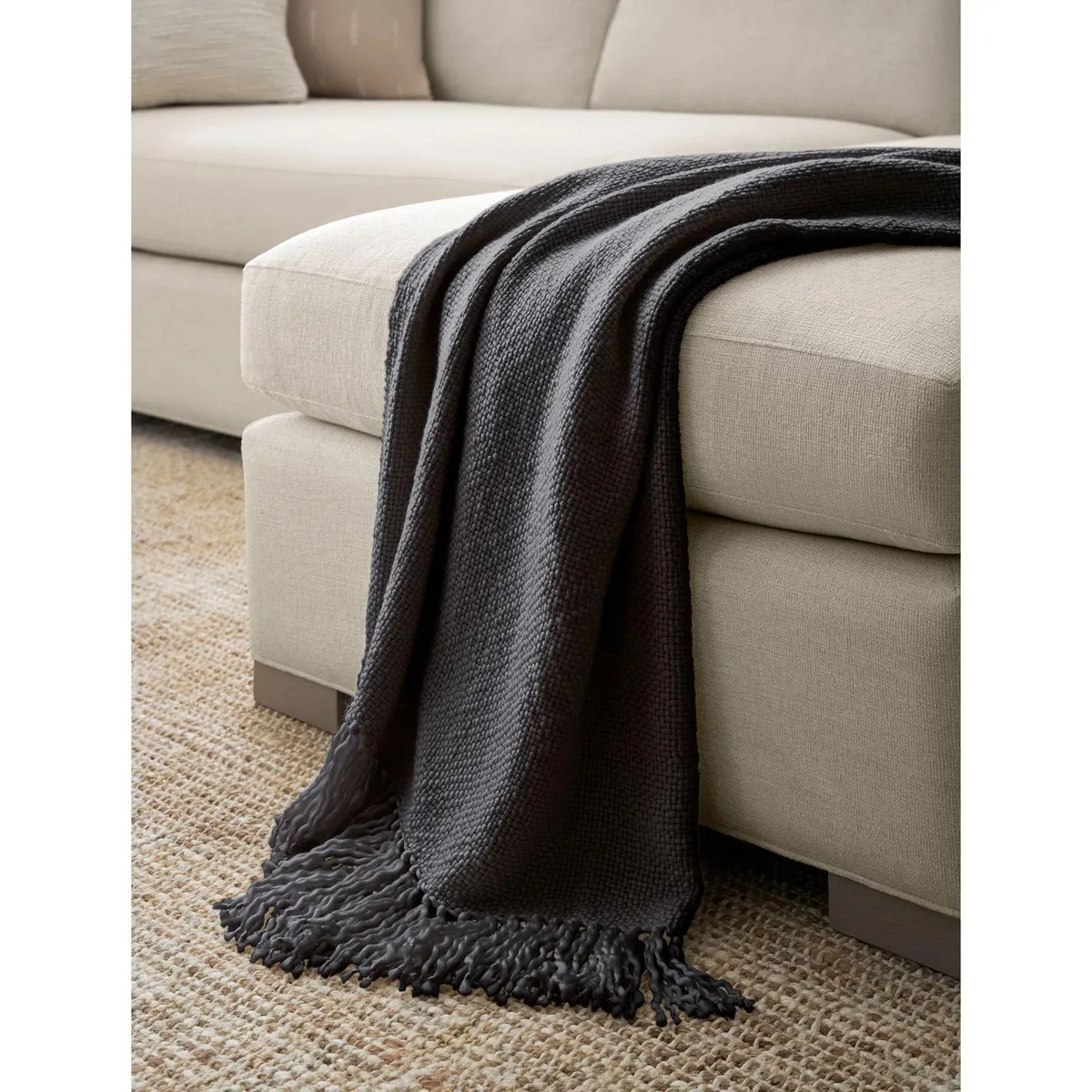 CRATE & BARREL - Manta Styles 140 cm x 178 cm