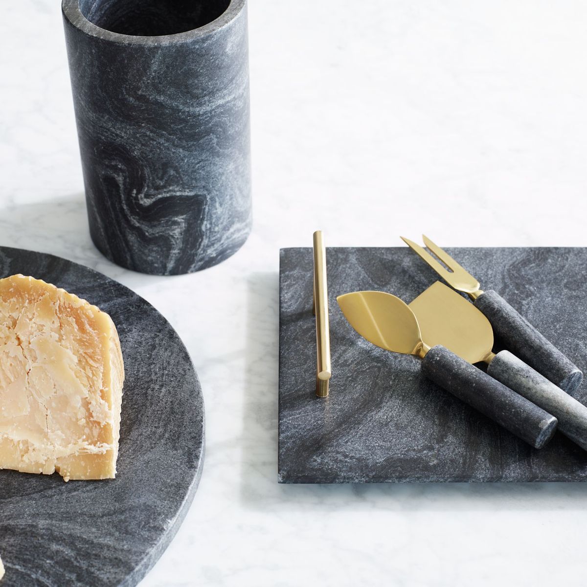 CRATE & BARREL - Tabla de Mármol Negro Hayes 