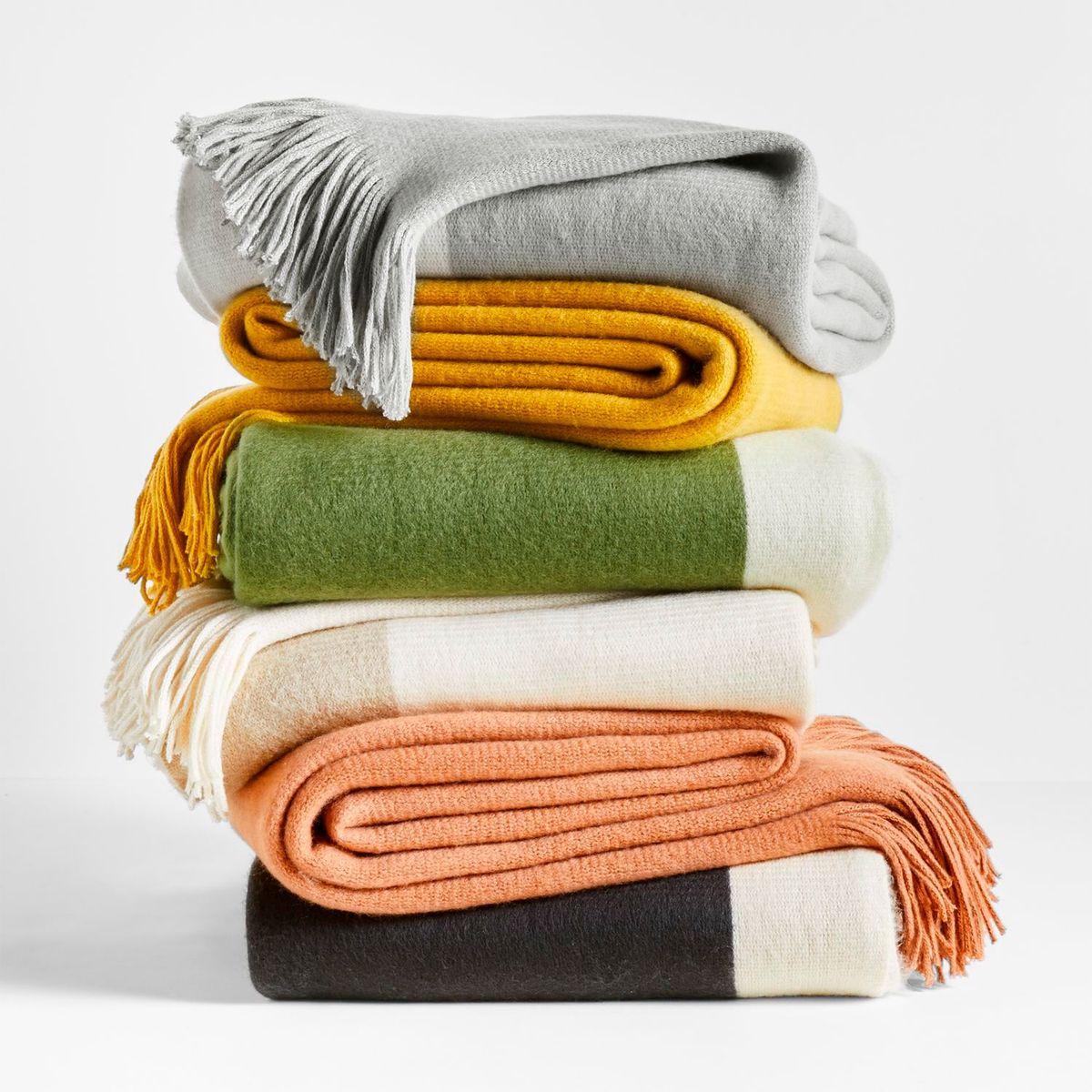 CRATE & BARREL - Manta Tepi en Acrílico 140 cm x 178 cm