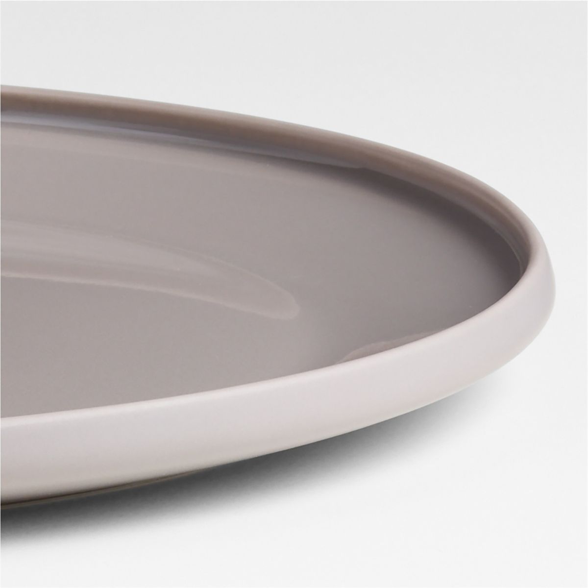 CRATE & BARREL - Plato pando llano Tour Taupe Porcelana Alto: 1.91 cm