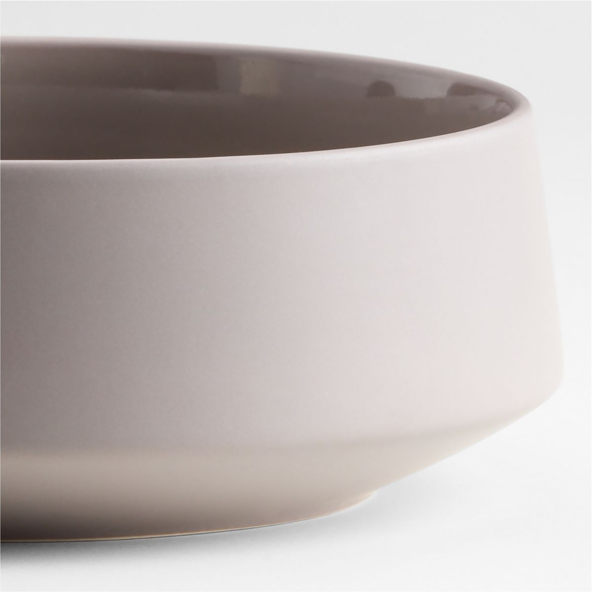 CRATE & BARREL - Bowl de cereales Tour Taupe Porcelana Alto: 5.84 cm
