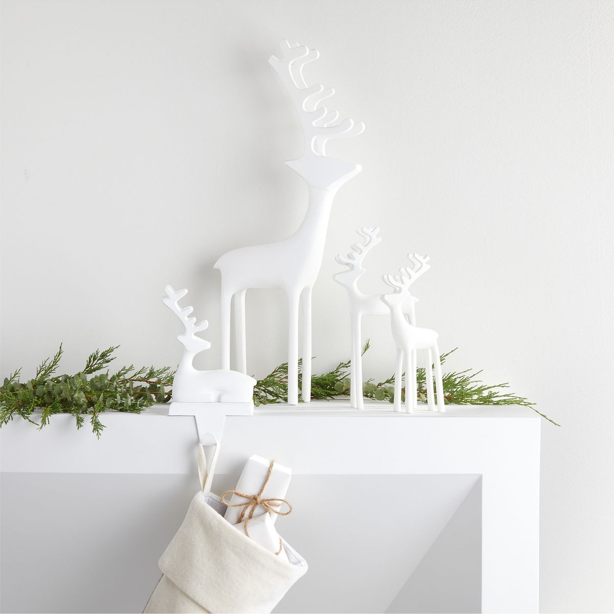 CRATE & BARREL - Reno decorativo Holiday Reindeer en Aluminio 22 cm x 8 cm