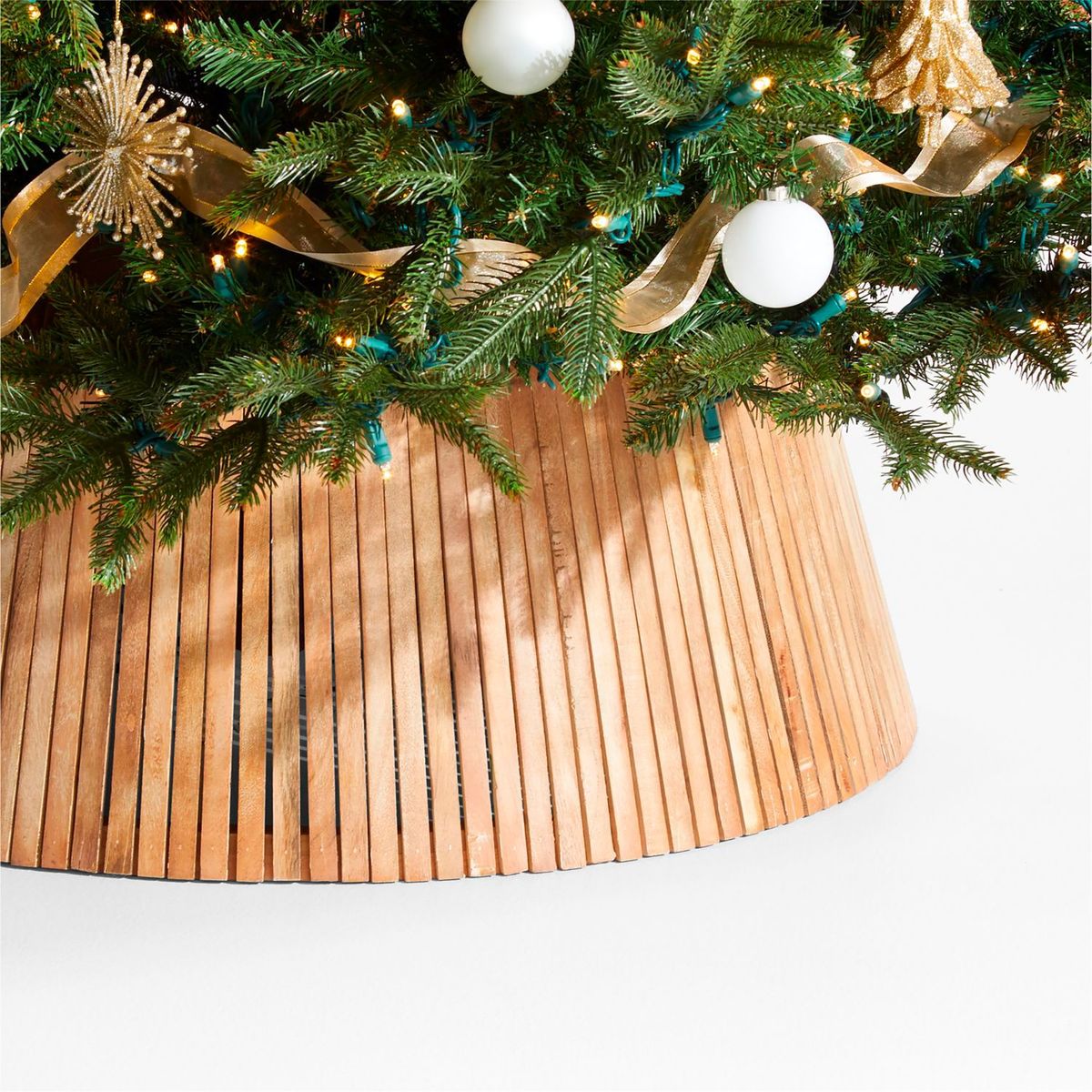 CRATE & BARREL - Pie de árbol Skei en Acacia 28 cm x 84 cm