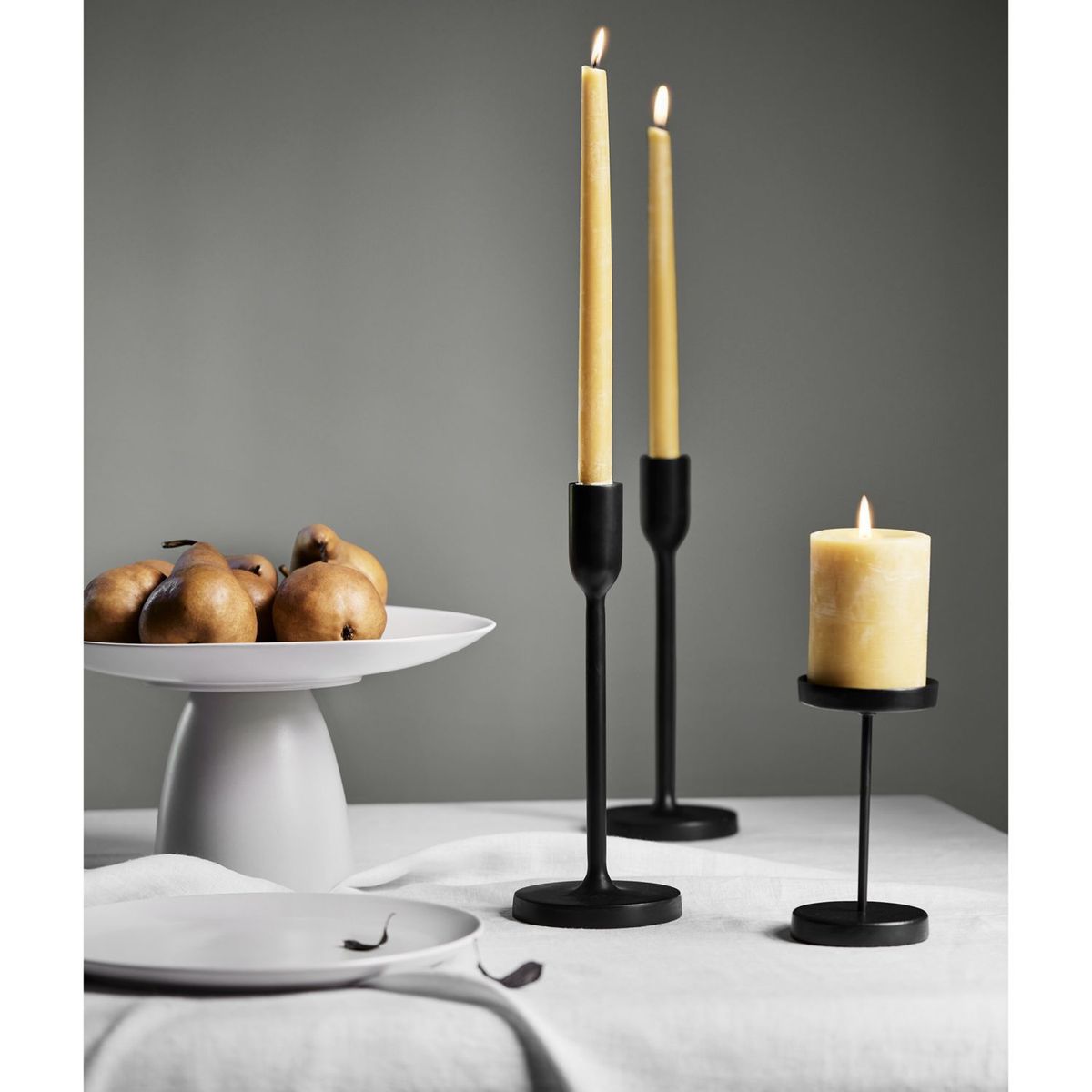 CRATE & BARREL - Candelabro Megs en Aluminio 46 x 11 cm
