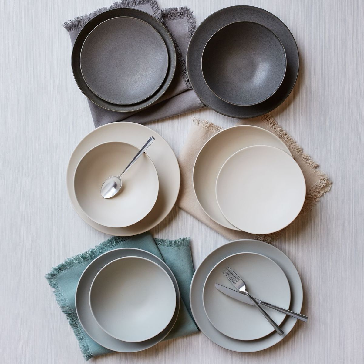CRATE & BARREL - Bowl Bajo en Gres Craft Linen Blanco 25cm
