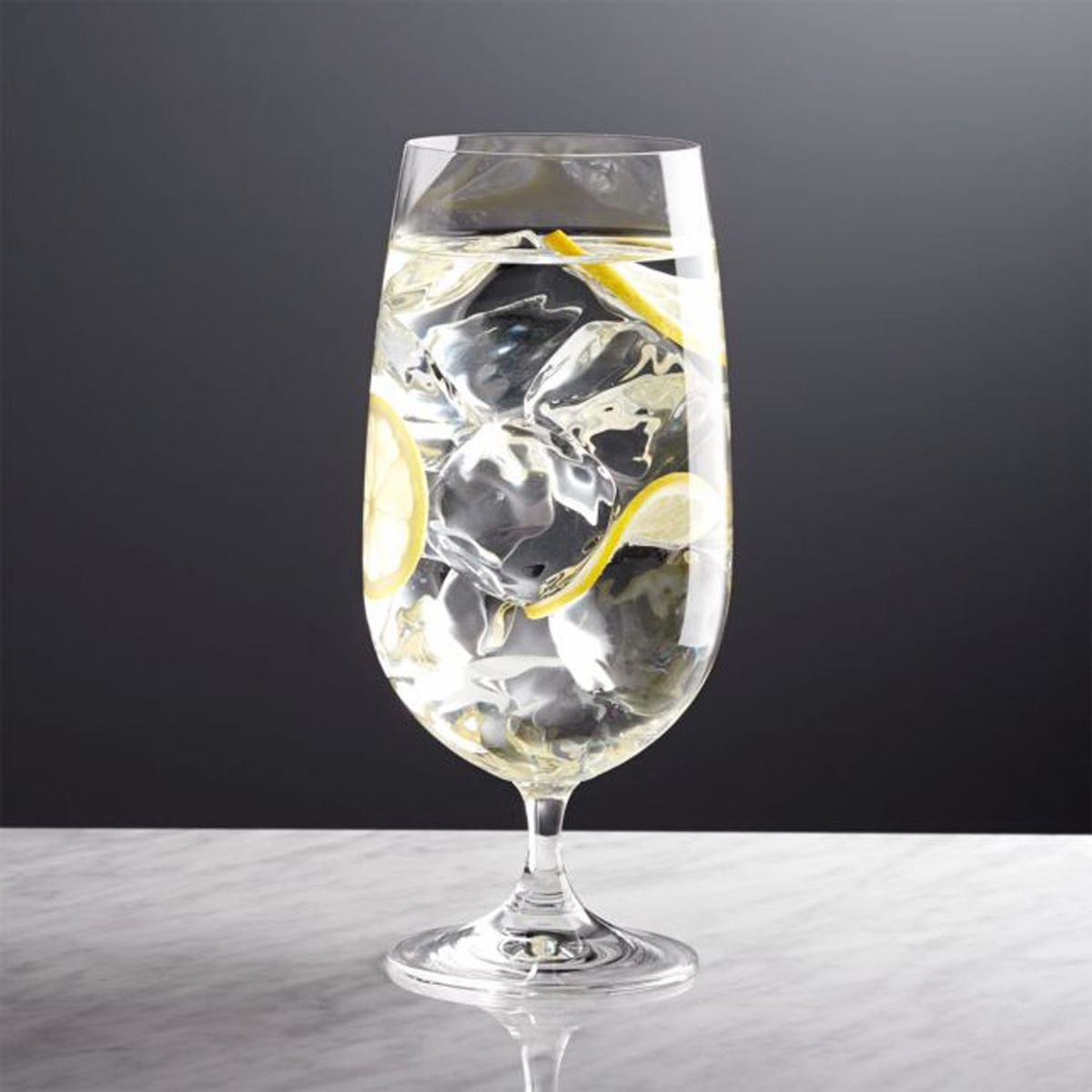 CRATE & BARREL - Copa de agua en Vidrio Marin 591 ml