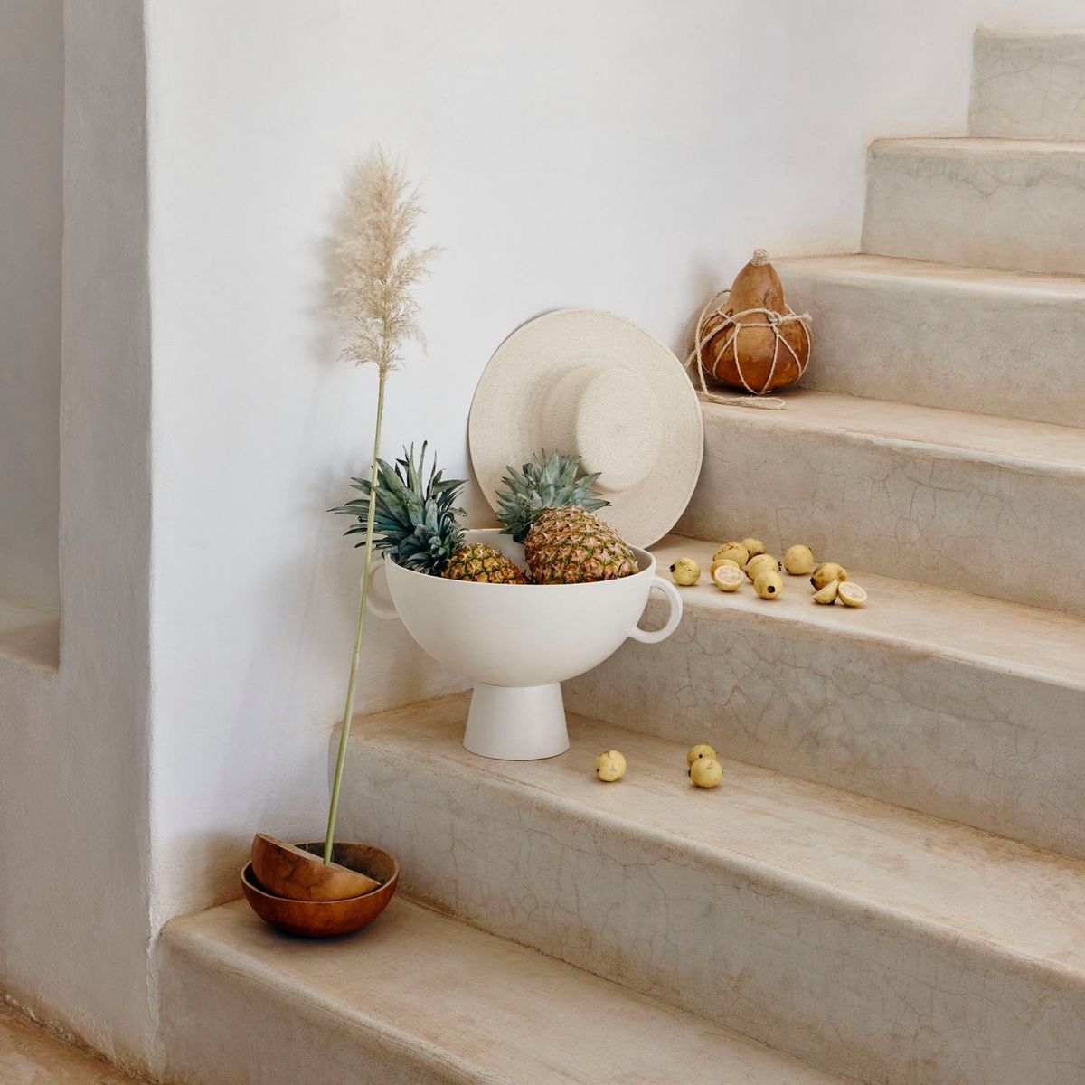 CRATE & BARREL - Adorno Nerida Loza 26 x 37 cm