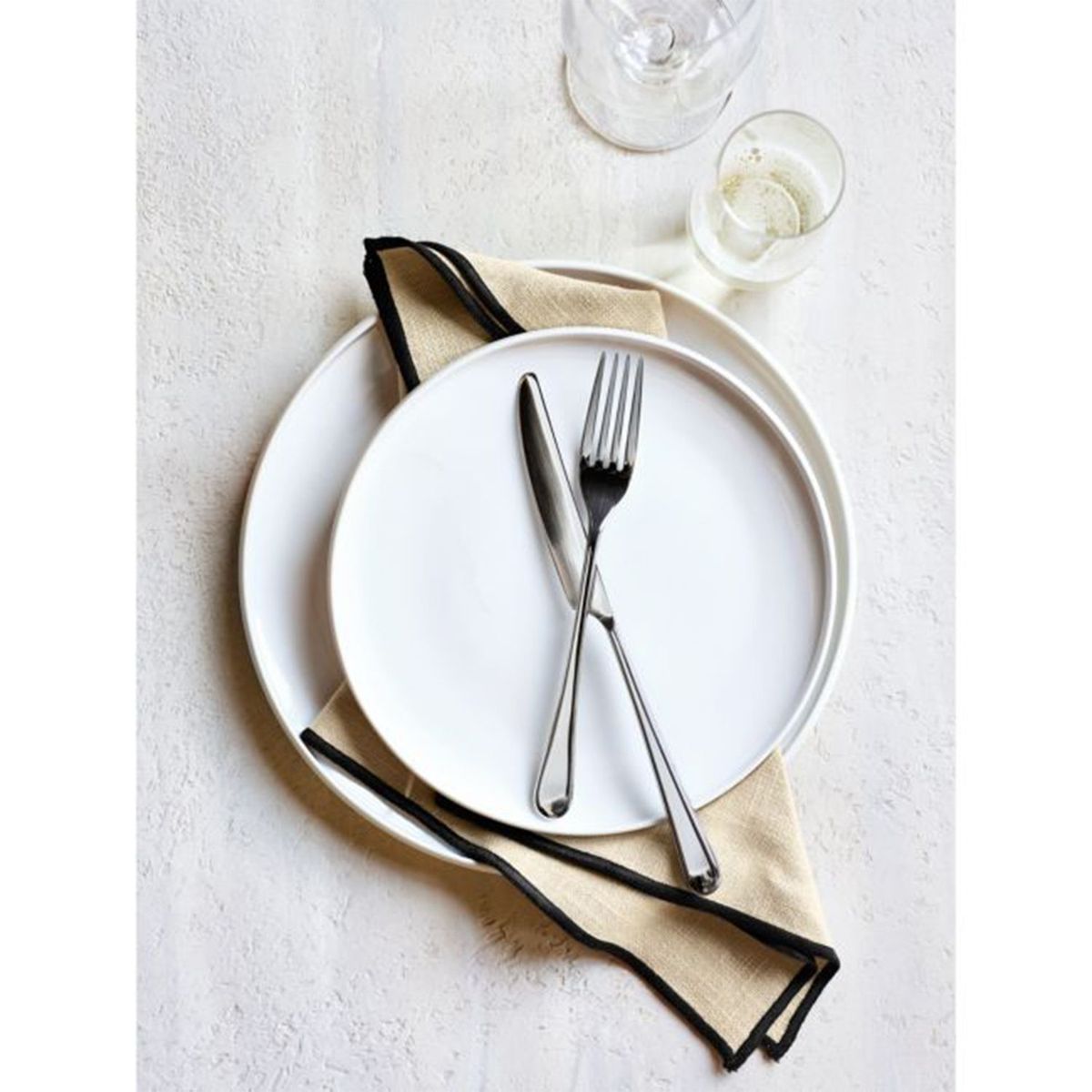 CRATE & BARREL - Plato principal Tour en Porcelana 27cm x 2 cm