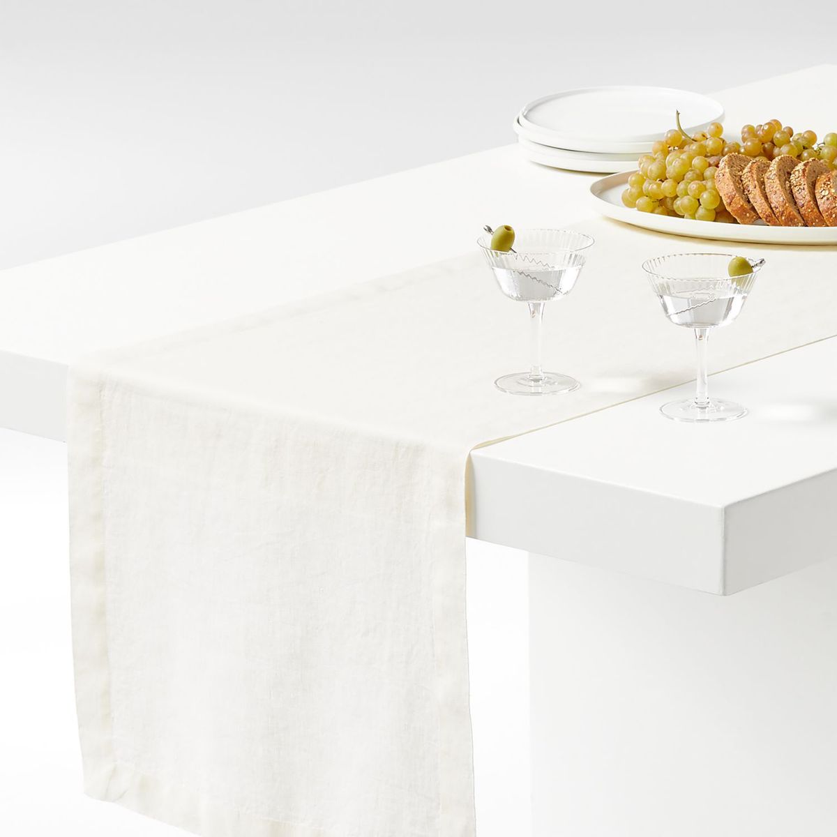 CRATE & BARREL - Caminos de mesa Marin Artic Lino 305 cm x 46 cm
