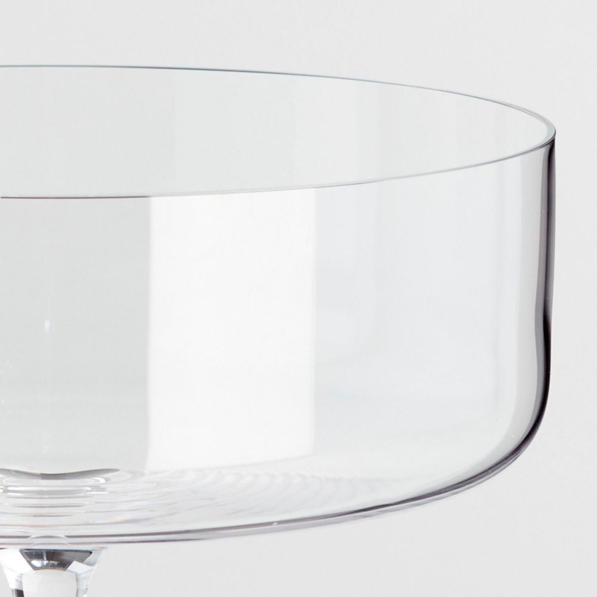 CRATE & BARREL - Copa de Cóctel Edge en Vidrio 355 ml