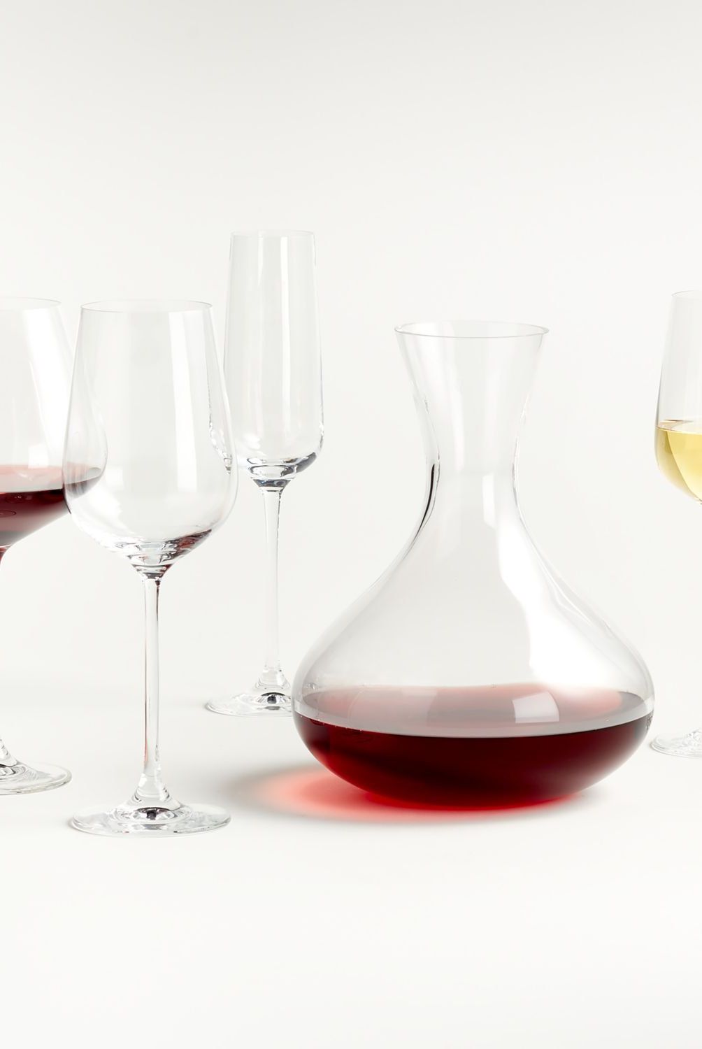 CRATE & BARREL - Decantador de Vino Hip