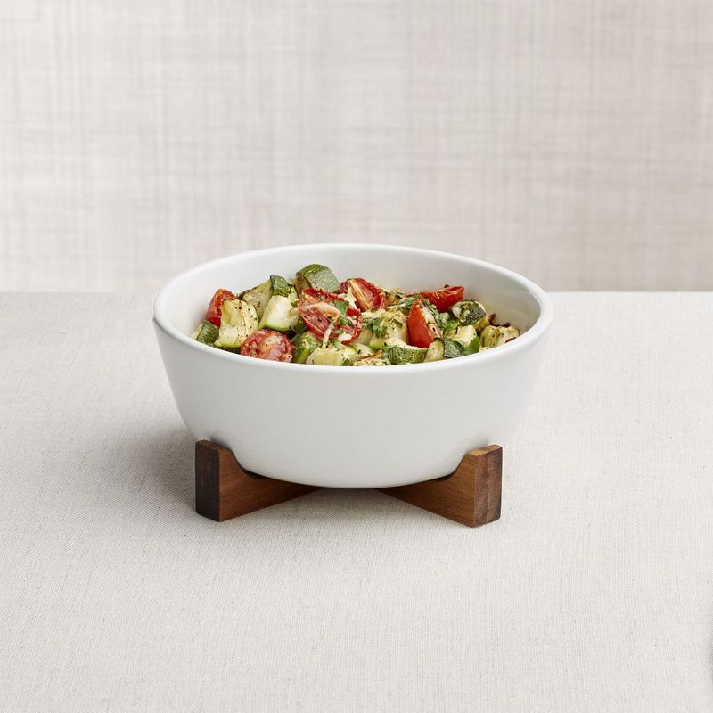 CRATE & BARREL - Bowl de Servir con Base en Madera 15 cm