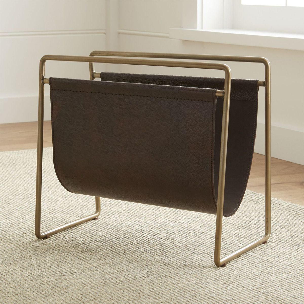 CRATE & BARREL - Organizador Revistero Galen en Hierro 41 cm x 45 cm 