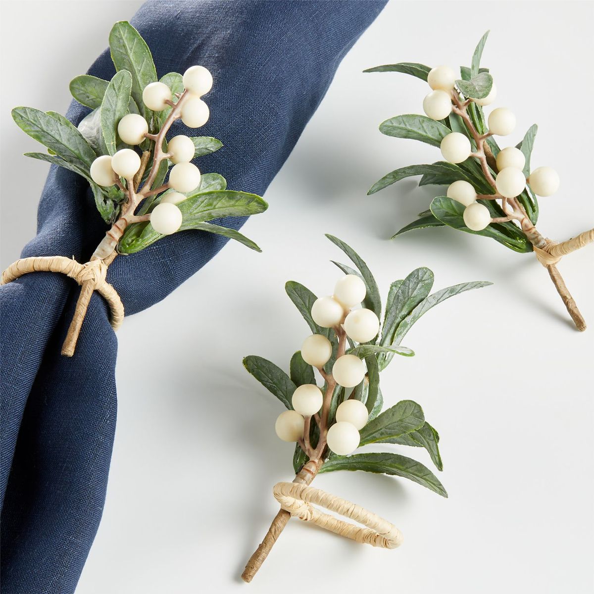 CRATE & BARREL - Aro de servilleta Holiday Polar Berries en Plástico 13 cm x 6 cm (1 unidad)