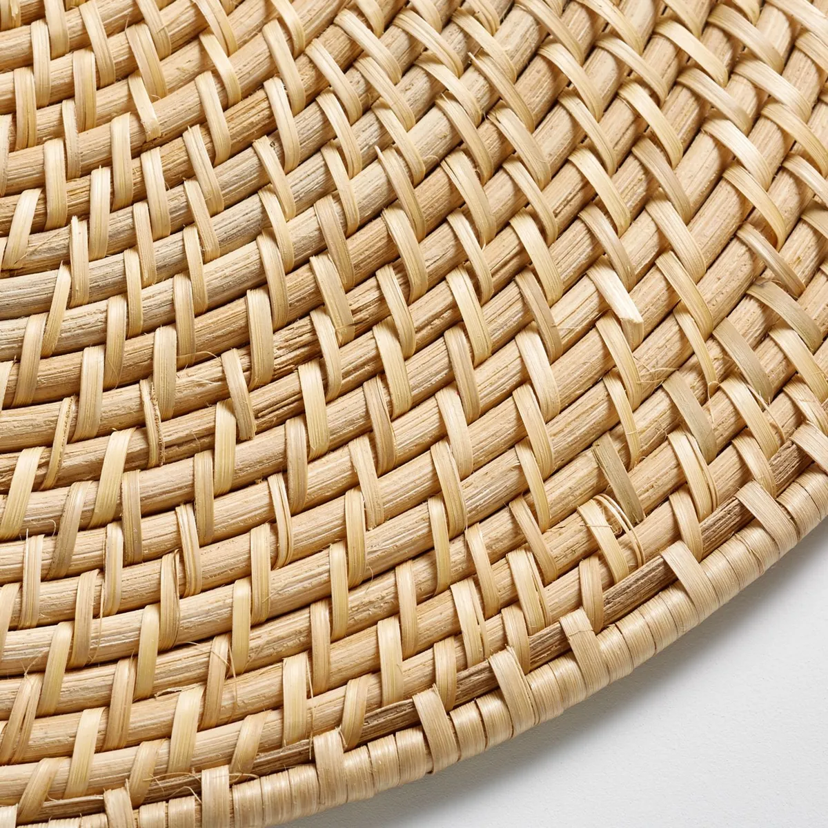 CRATE & BARREL - Individual  Artesia en Rattán Natural 36 cm