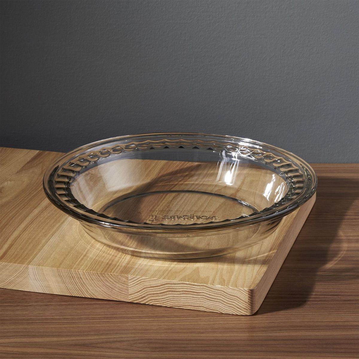 CRATE & BARREL - Plato Hondo de Vidrio para Pasteles