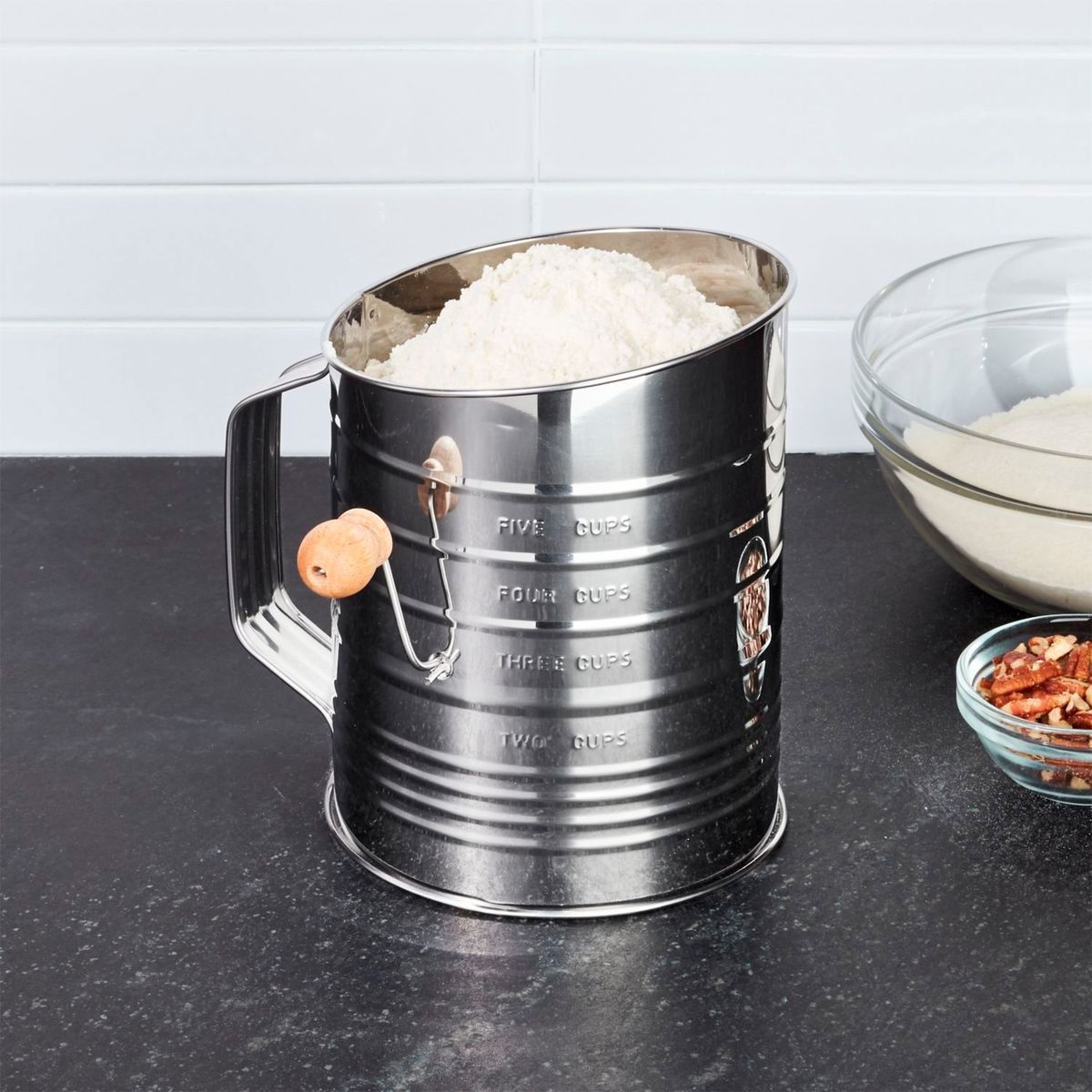 CRATE & BARREL - Colador de Harina Sifter