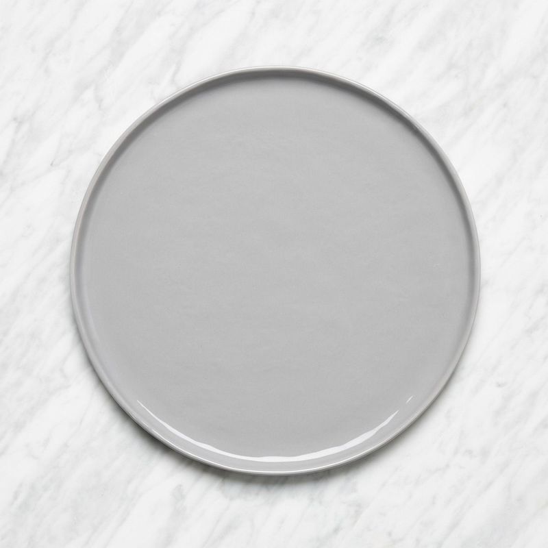 CRATE & BARREL - Plato principal Mercer Grey en Porcelana 28 cm x 2 cm