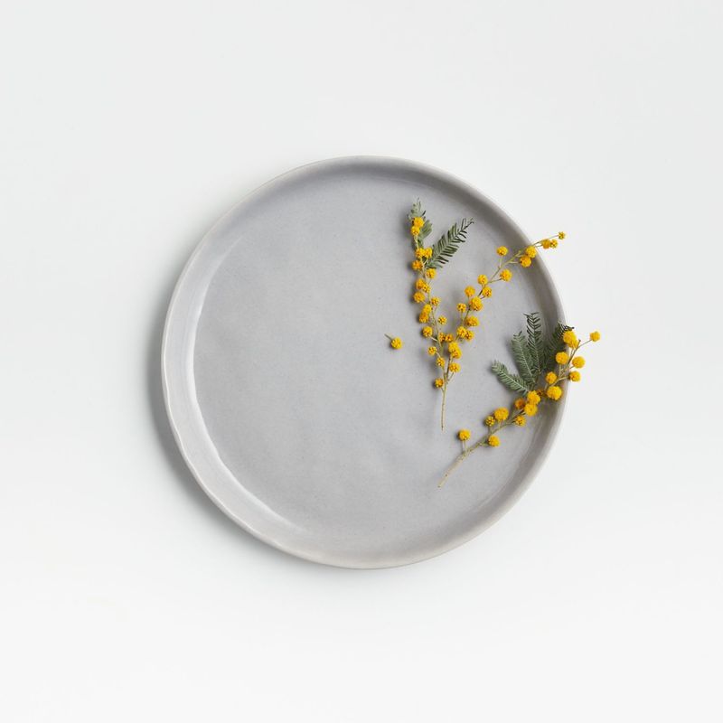 CRATE & BARREL - Plato de Aperitivo Mercer en Porcelana Gris 13 cm