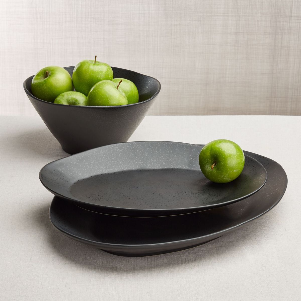 CRATE & BARREL - Plato principal Marin en Gres 27 cm x 4 cm