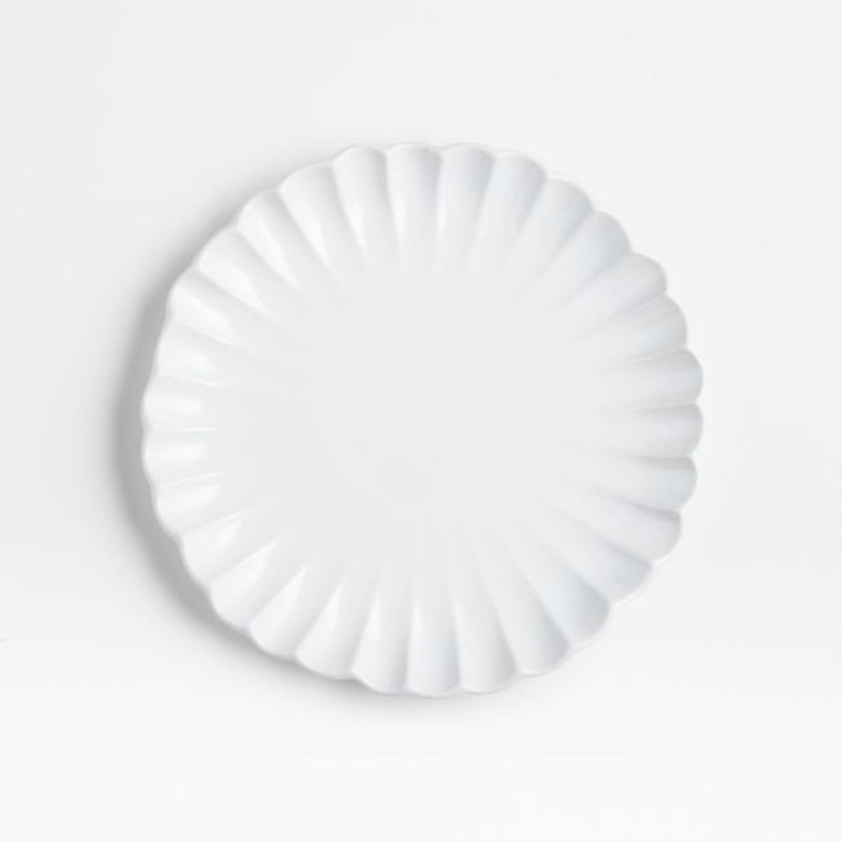 CRATE & BARREL - Plato de ensalada Palermo Scallop en Gres 21 cm x 2 cm