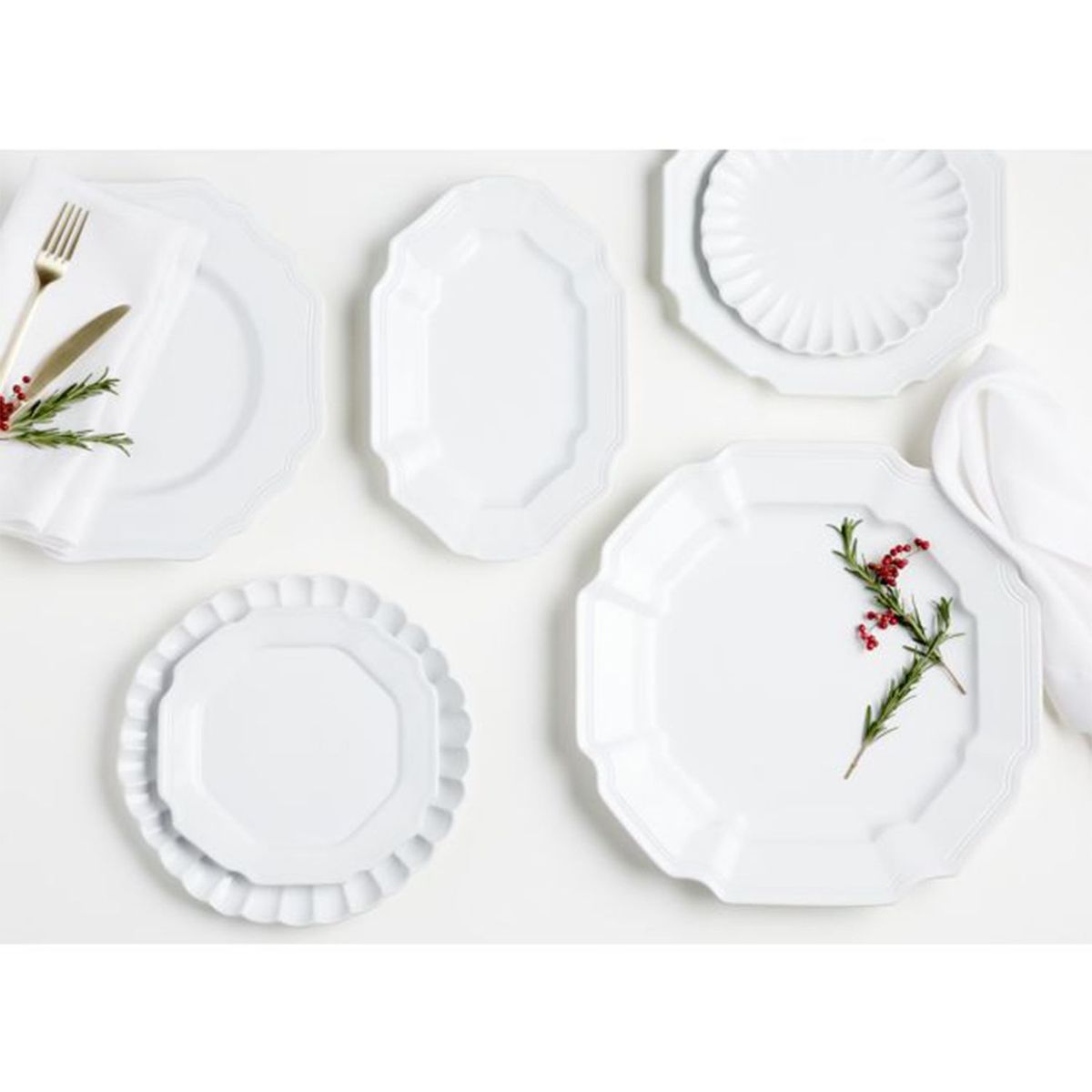 CRATE & BARREL - Plato de ensalada Palermo Scallop en Gres 21 cm x 2 cm