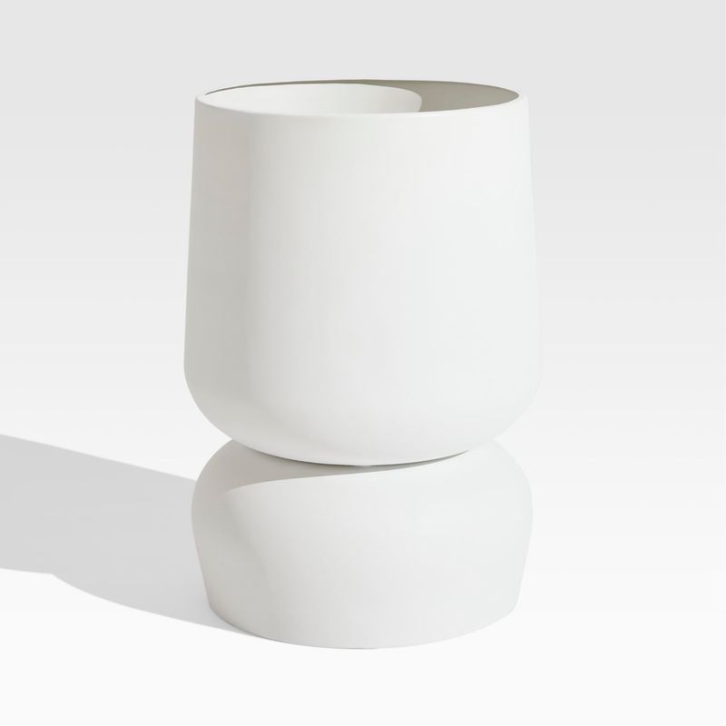 CRATE & BARREL - Maceta Glencoe en Hierro 52 cm x 36 cm 