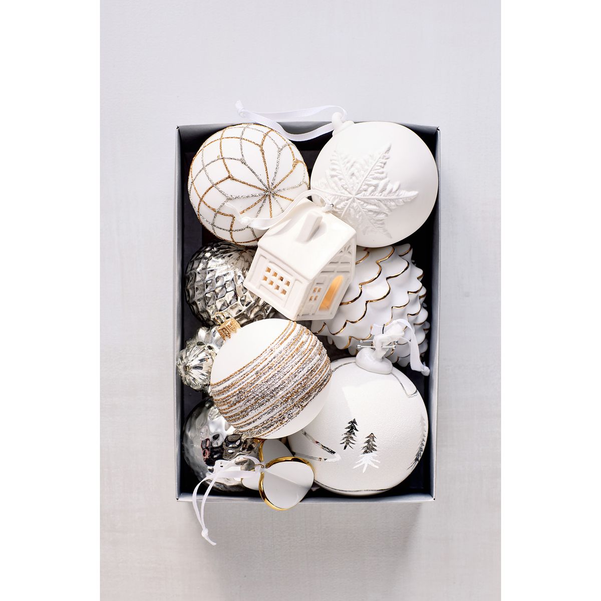 CRATE & BARREL - Adorno para árbol Gold&White Heart en Porcelana 5 cm x 6 cm